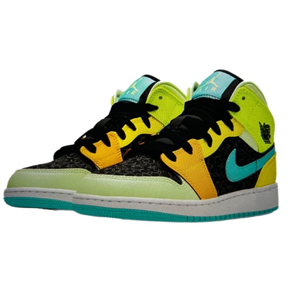 Nike Other - Kids/Youth Air Jordan 1 Mid SE Aurora Green (GS). Size 4